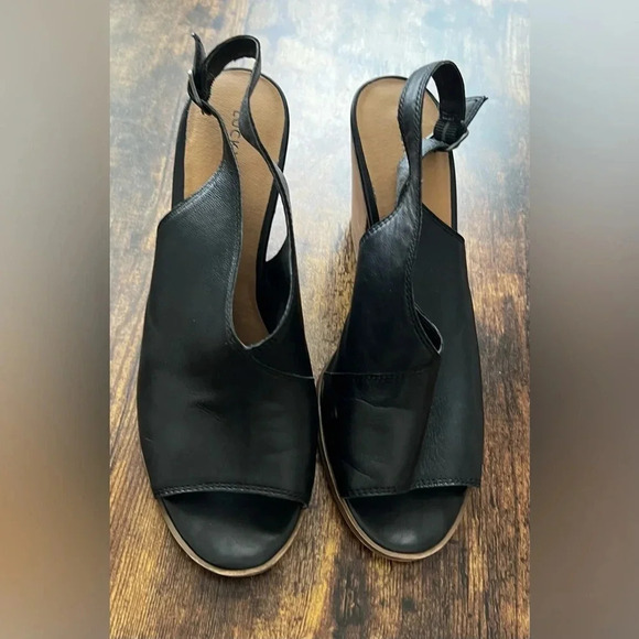 Lucky Brand | ladies Overandie block heel sandal. Size: 10M/42 - Picture 4 of 15